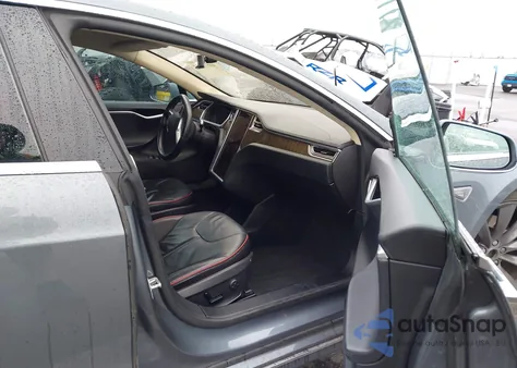 2013 Tesla Model S Performance z USA, uszkodzony, nr VIN 5YJSA1DP9DFP14848